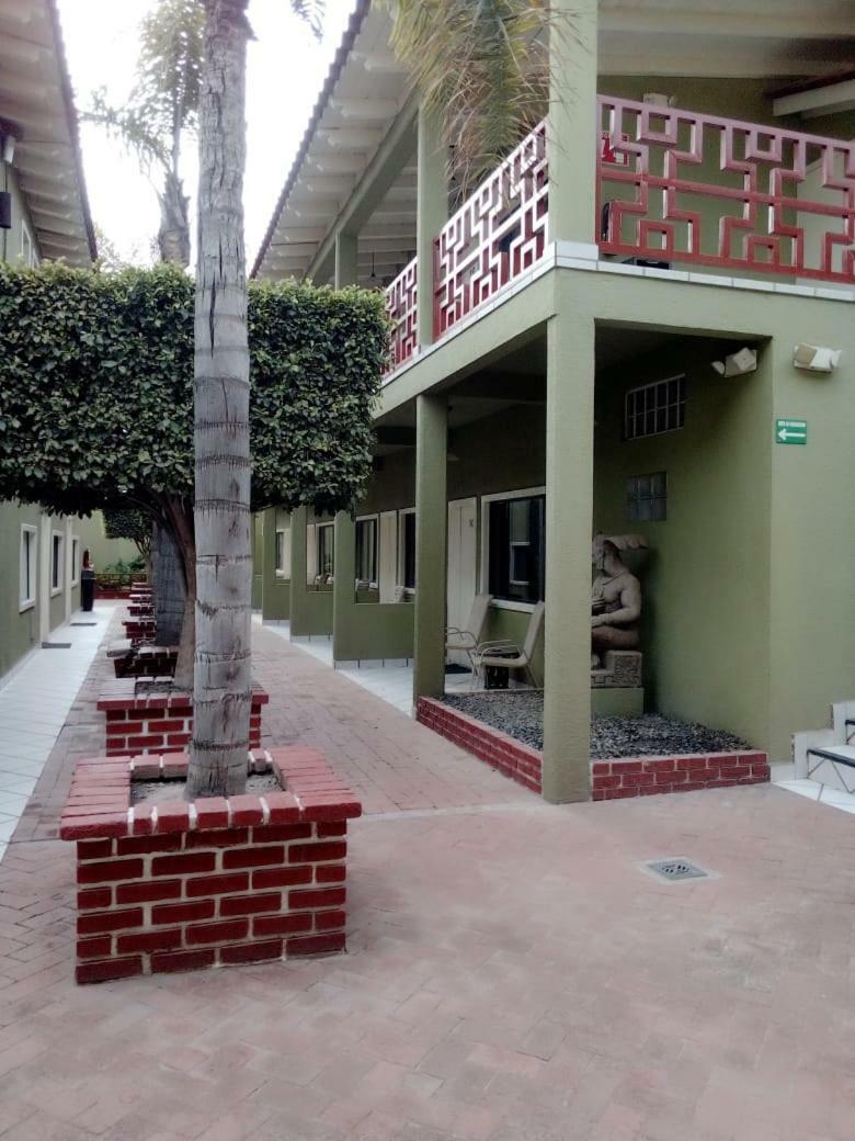 Hotel Azteca Inn Ensenada Exterior foto